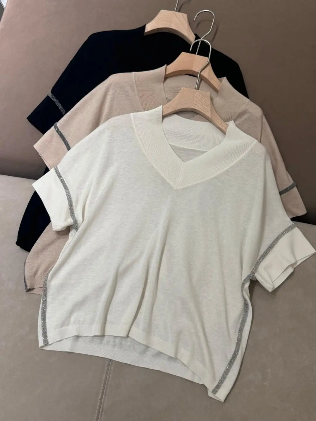 Women's exquisitely trimmed high quality V-neck silk linen casual top