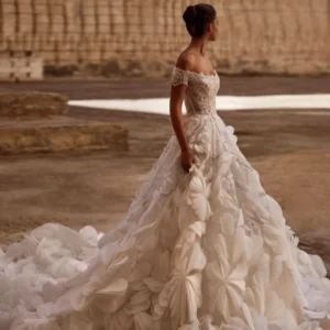 Luxurious Off-the-shoulder Wedding Dress 2025 Charming Applique Bridal Gown Sexy Backless A-line Floor-length Gown Customized