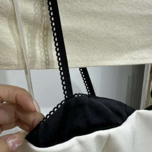 Elegant black and white contrasting off shoulder camisole top summer fashion new hollowed out wave lace waist slimming vest