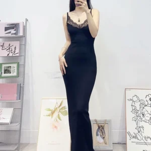 The 2025 summer classic black lace patchwork slimming and sexy body-hugging long dress with a halter top