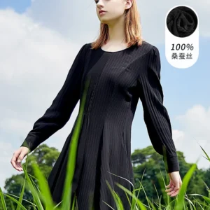 VOA Vioai silk dress 41 mmi unbounded Hepburn black round neck asymmetric tuck pleated pendant long sleeve AE2272