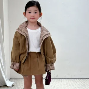 Girls Suit 2025 Autumn and Winter New Childrens Clothing Girl Baby Retro Splicing Plingham Cardigan Coat Pleated Skirt Two Sets