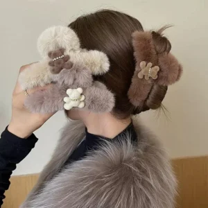 1pc Autumn and Winter Cute Rhinestone Plush Bear Hair Clip Elegant Back Hair Bun Shark Clip Hair Accessory Hairpin