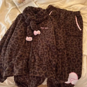 Hello Kitty Leopard Print Coral Fleece Zip Up Pajama Set Two Piece Winter Plush Loungewear Cozy Home Outfit Warm Sleepwear