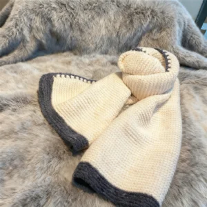 90333 scarf for women in autumn and winter, made of thick and warm cashmere, with a high-end feel. It can be worn as an external